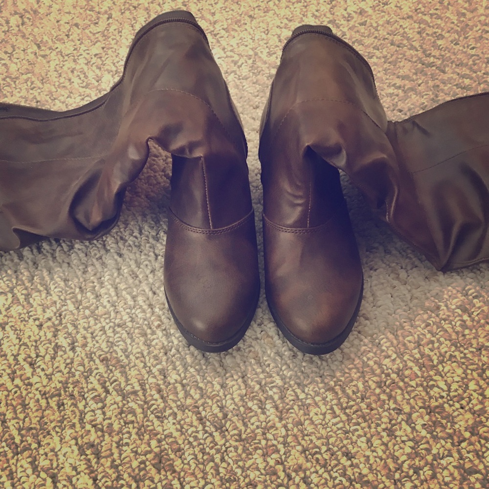 NWOT! Brown knee high boots